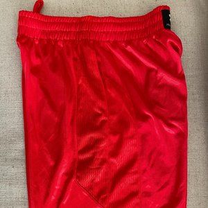 New Men’s Under Armour Shorts Sz S